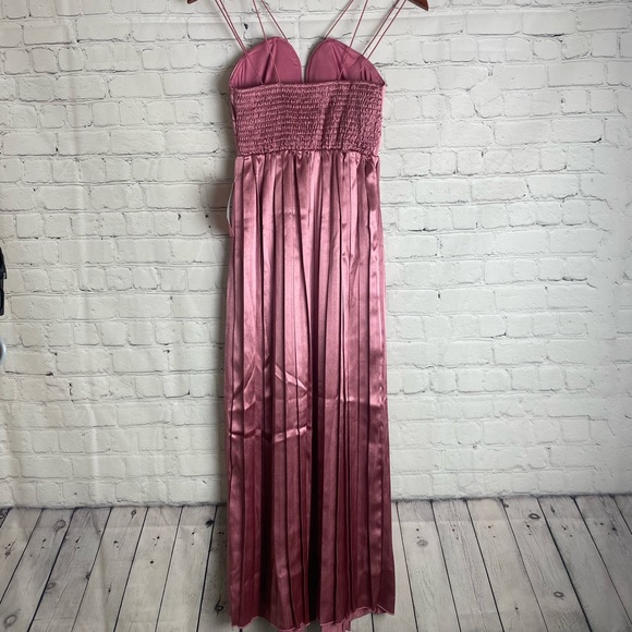 Asos Little Mistress Maternity satin midi dress with pleated skirt in berry-Red - Picture 8 of 15